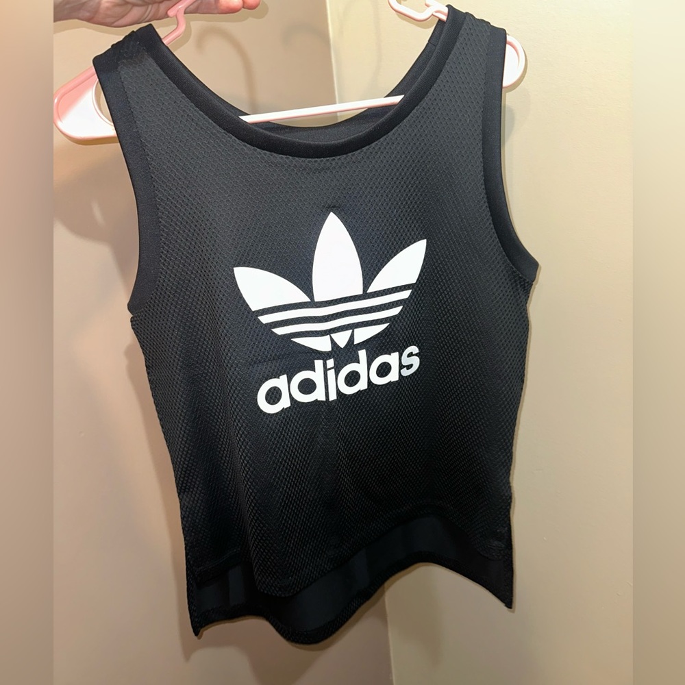 NWOT SMALL ADIDAS TOP. MUST BE BUNDLED
